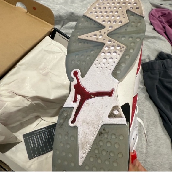 Jordan Air 6 Retro in White and Black - Picture 3 of 5